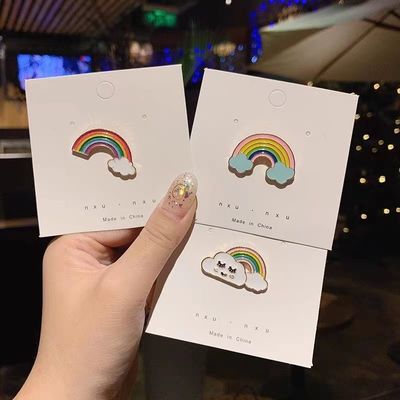 satın al Moda ve koleksiyon eşyaları için özel boyutlu Altın kaplama el boyama Lapel Pin rozet online manufacture