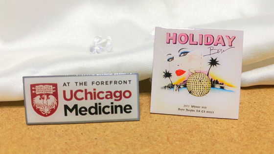 satın al Custom Lapel Pin and Metal Badge with 2D/3D Design Epoxy Coating and Zinc Alloy Material online manufacture