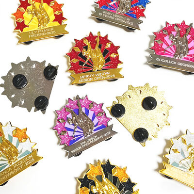 satın al Glitter, UV baskı ve sevimli anime karikatür logosu ile özel sert veya yumuşak emaille yapılmış şerit. online manufacture