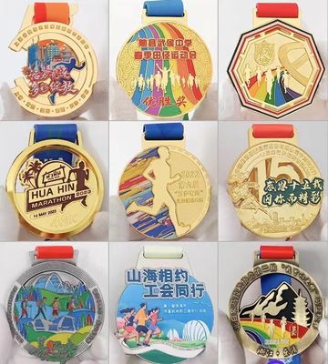 El sanatı Yumuşak Enamel / Sert Enamel / 3 boyutlu Çinko Alaşım Altın Ödülü Maraton Koşu Logosu ile Metal Spor Madalyası