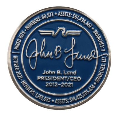 İyi bir fiyat. Laser kazı 3D logosu ve hatıra ve anma amaçları için altın kaplama ile özel meydan okuma sikkisi çevrimiçi