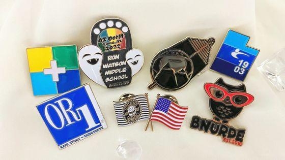 1.5mm - 2mm Özel Lapel Pins Altın Plating Hard Soft Spinner Pins Eğlence için