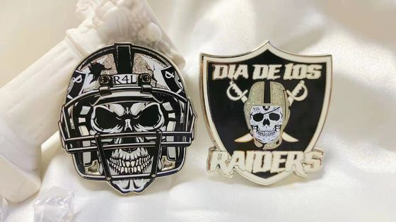 Siyah Kafatası Özel Lapel Pins Ename Metal Giysiler Pins 1.5in - 2.5in