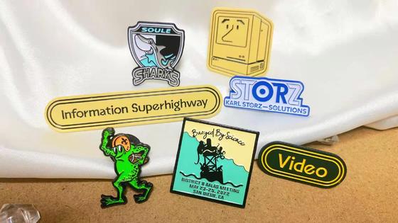 İyi bir fiyat. 1.5 İnç Yumuşak Emaye Yaka Rozeti Özel Çinko Alaşımlı Rozet Markalaşma ve Etkinlikler İçin çevrimiçi