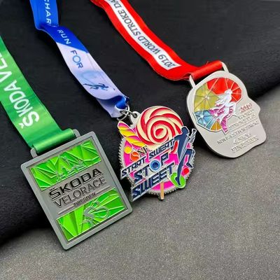 Kişiselleştirilmiş Özel 2D Çift Taraflı Yumuşak Emaye Koşu Sporları Spor Etkinliği Kurdele Madalya Metali