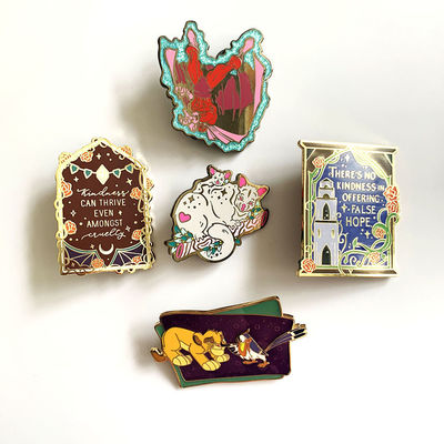 Özel Renkli Enamel Pinleri UV İpek Ekranı Yastık Baskılı Sert Yumuşak Enamel Pinleri Tasarım ve Özel Renk
