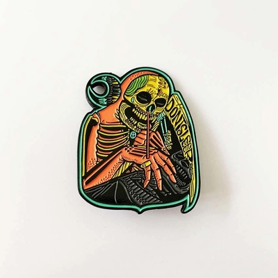 Yüksek kaliteli Pin Fabrikası Özel Tasarım Kendi Metal Yumuşak Sert Enamel Pin Lapel Pin Kelebek Klavyesi ile donatılmış