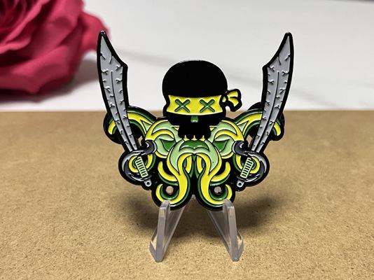 İyi bir fiyat. Sert veya yumuşak mamalı bitirme ile özel metal lapel iğne çevrimiçi