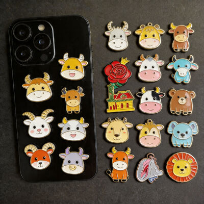 Telefon dekorasyonu ve kültürel hediyeler için özel Arapça gravürlü yumuşak emaye çıkartmaları ve şehir rozetleri.