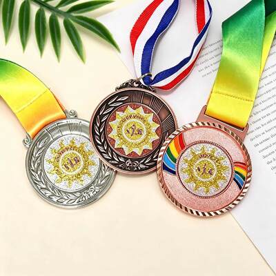 Maraton ve vücut geliştirme için bantlı özel 3 boyutlu çinko alaşımlı altın kaplama spor madalyası
