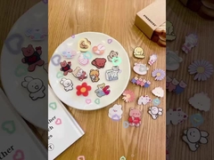 Renkli Siyah Metal Özel Lapel Pins UV Baskı Karikatür Enamel Pins