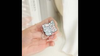 Okul Organizasyonları ve Şirketler için Yüksek Katma Değerli Özel Rozetler ve İğneler