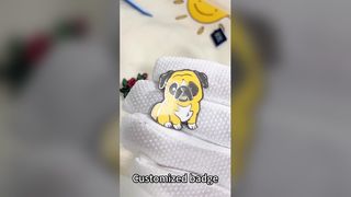 Fabrika Özel Sert Emaye Pimler | İnci Tozu ile Altın Yaka Rozetleri | Sevimli Metal Hatıra Pimleri